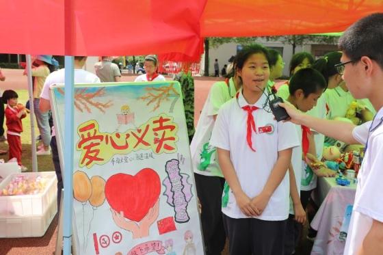 摆动小圆球
